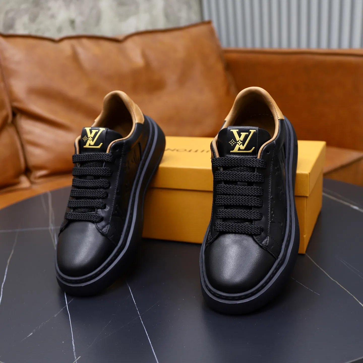 Ex-factory price: 480💰🙅‍♂️🙅‍♂️🙅‍♂️ Brand: LV Louis Vuitton Standard code: 38-44 (45 customized) Grade: Same as the official website Material: Original cowhide fabric Comfortable cowhide lining Increased lightness, wear-resistant and soft outsole Style category: Men's fashionable casual shoes Running sneakers Distinguished luxury brand elements Top luxury Color: actual picture color